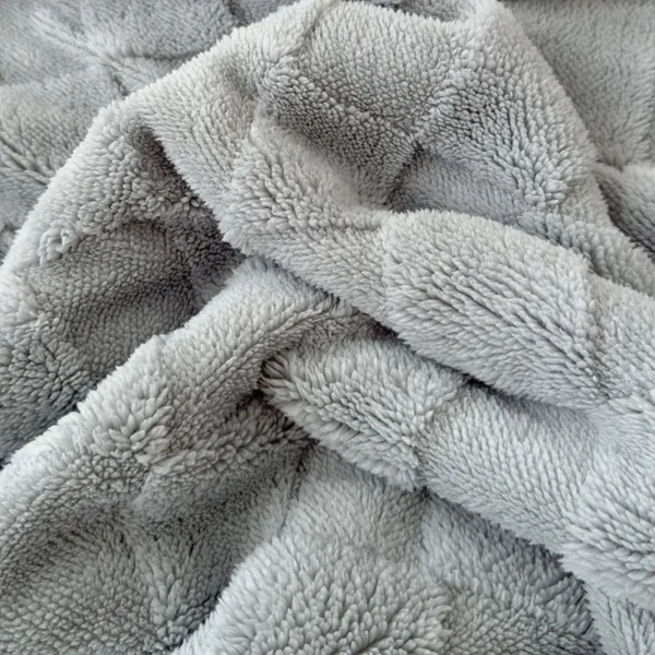 New Chessboard Getafu Cashmere Lamb Plush Blanket Thickened and Warm Multi functional Office Lunch Rest Blanket - Image 3