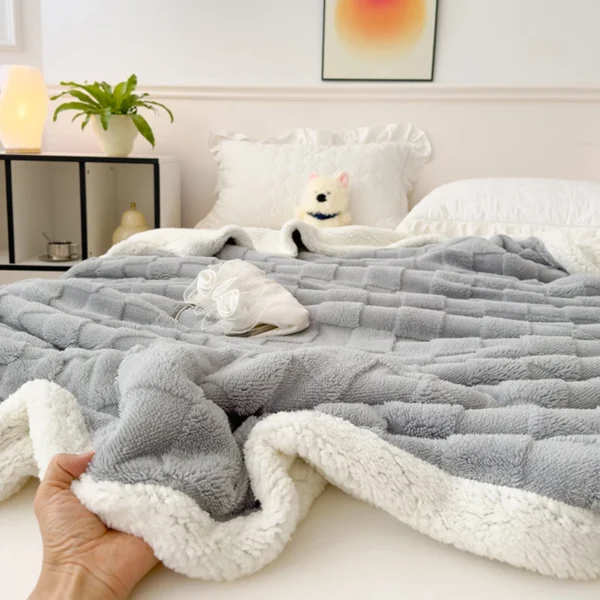 New Chessboard Getafu Cashmere Lamb Plush Blanket Thickened and Warm Multi functional Office Lunch Rest Blanket - Image 4