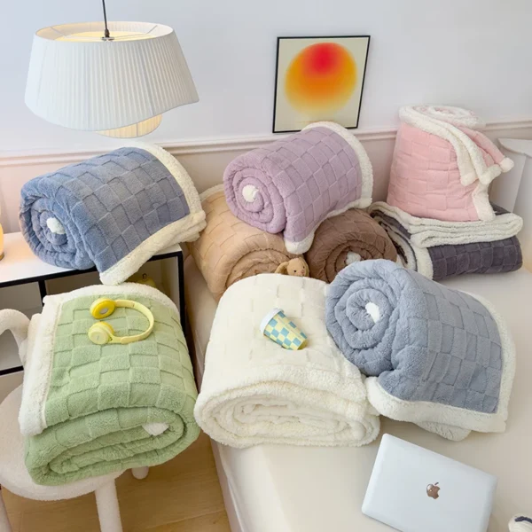 New Chessboard Getafu Cashmere Lamb Plush Blanket Thickened and Warm Multi functional Office Lunch Rest Blanket - Image 5